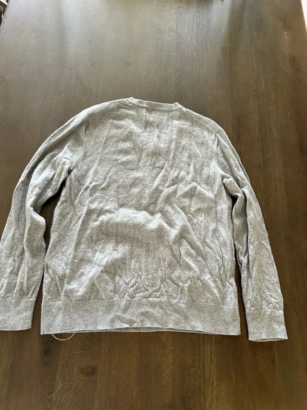 Banana Republic light gray Italian merino yarn wool long sleeve sweater v neck
